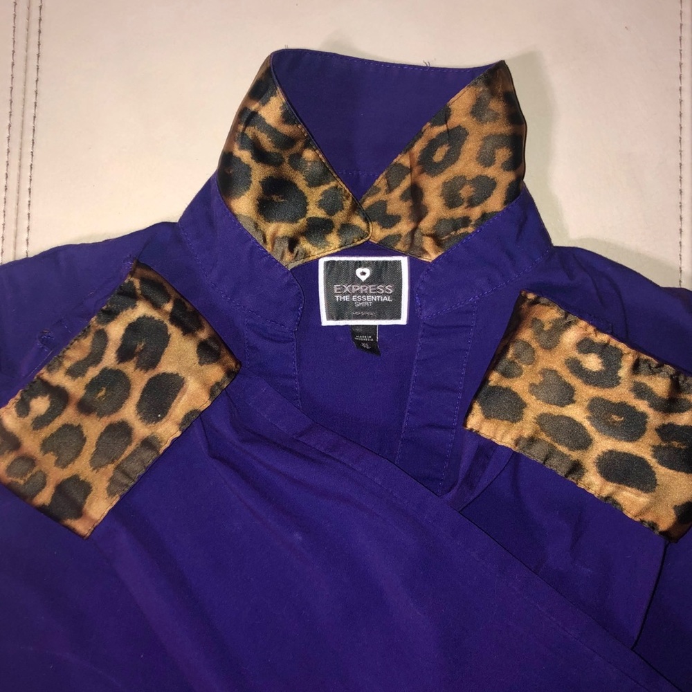 Express Essential Button-Down Blouse - Picture 7 of 9
